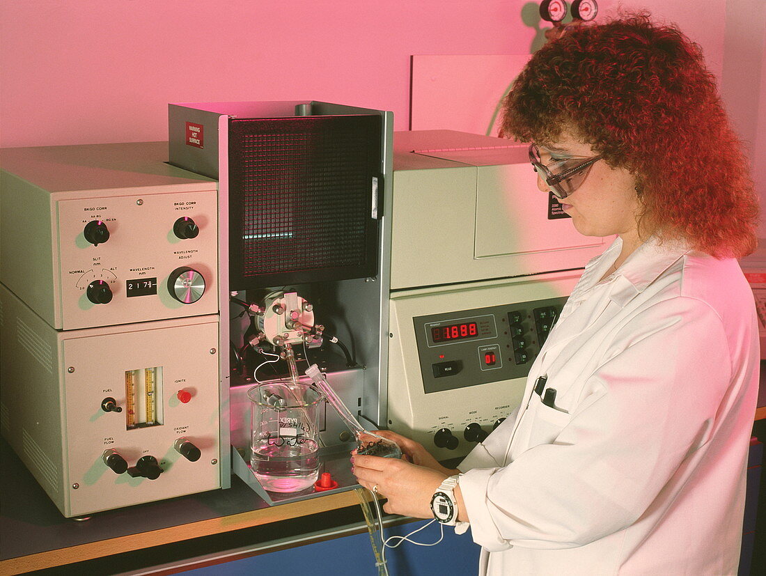 AA spectrometer in pharmacy quality control