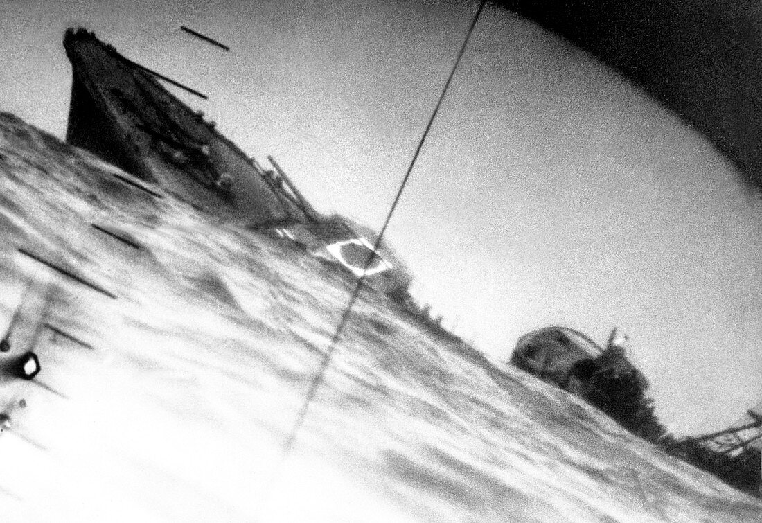 Torpedoed Japanese WWII destroyer,1942