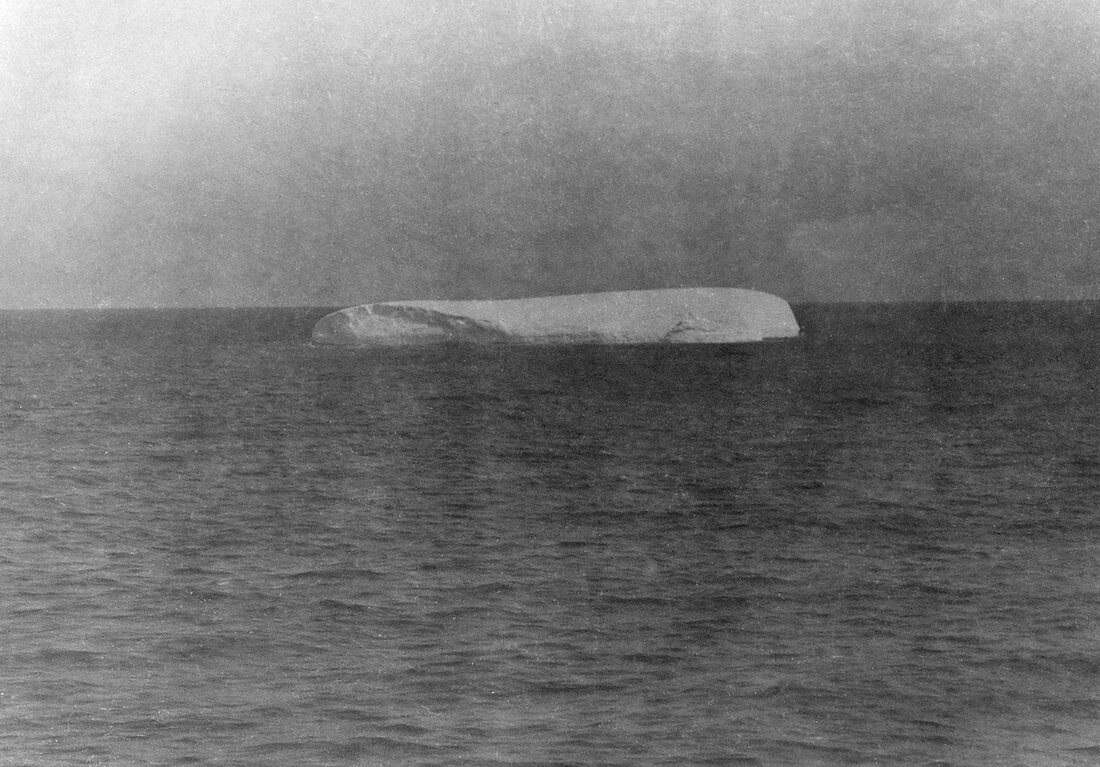 Iceberg near Titanic's sinking,1912