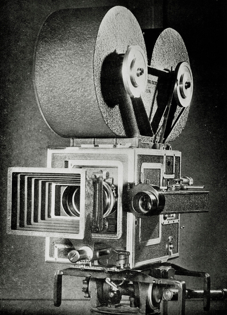 1930s movie camera