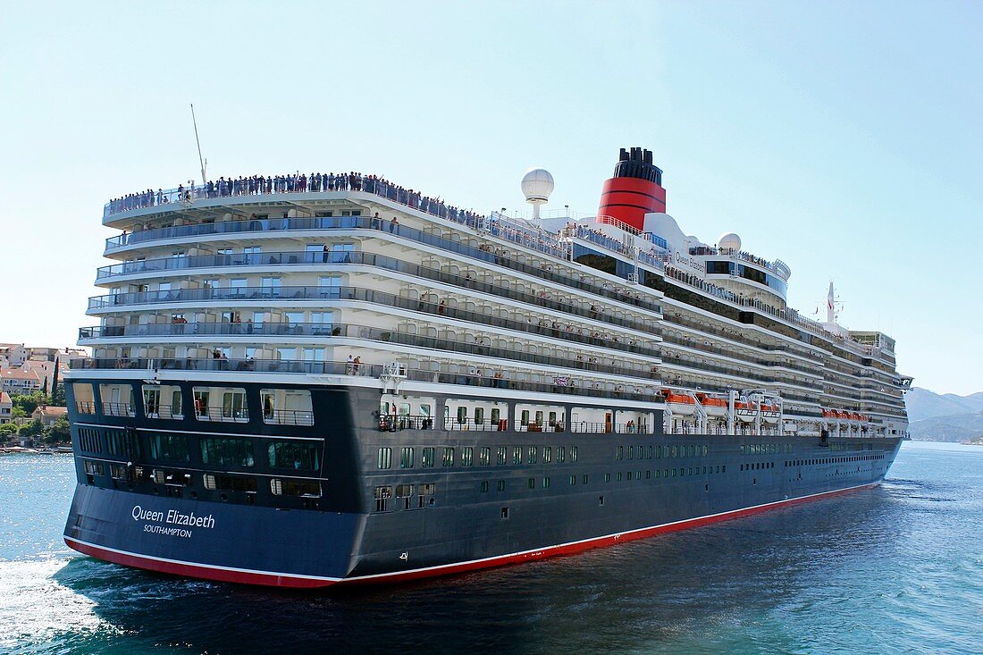 MS Queen Elizabeth cruise ship