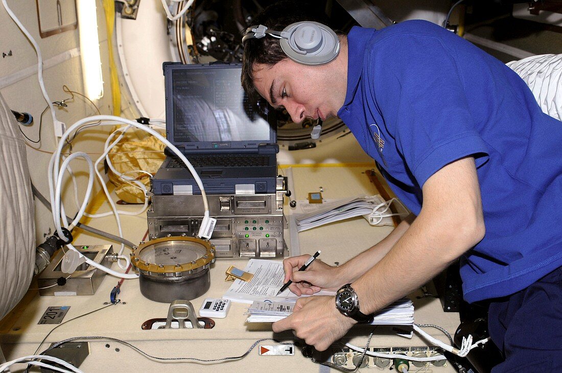 ISS maintenance,2011