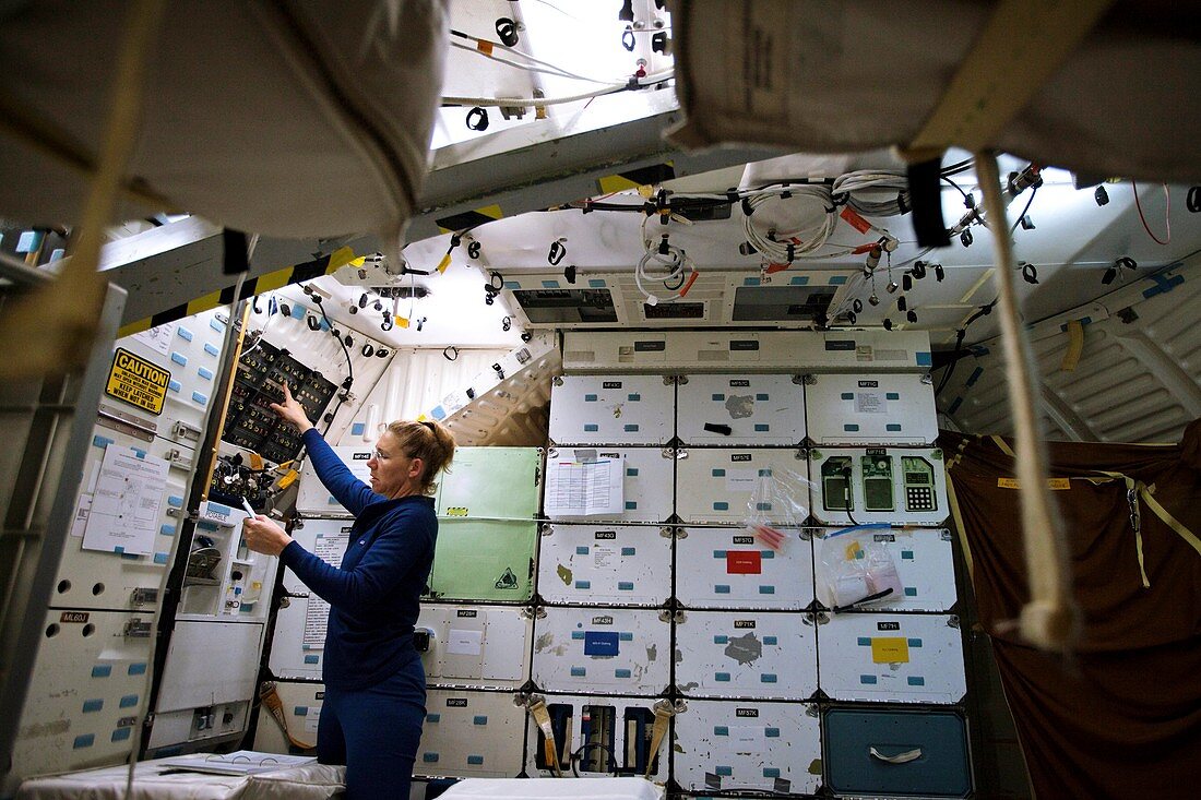 Final shuttle mission astronaut training