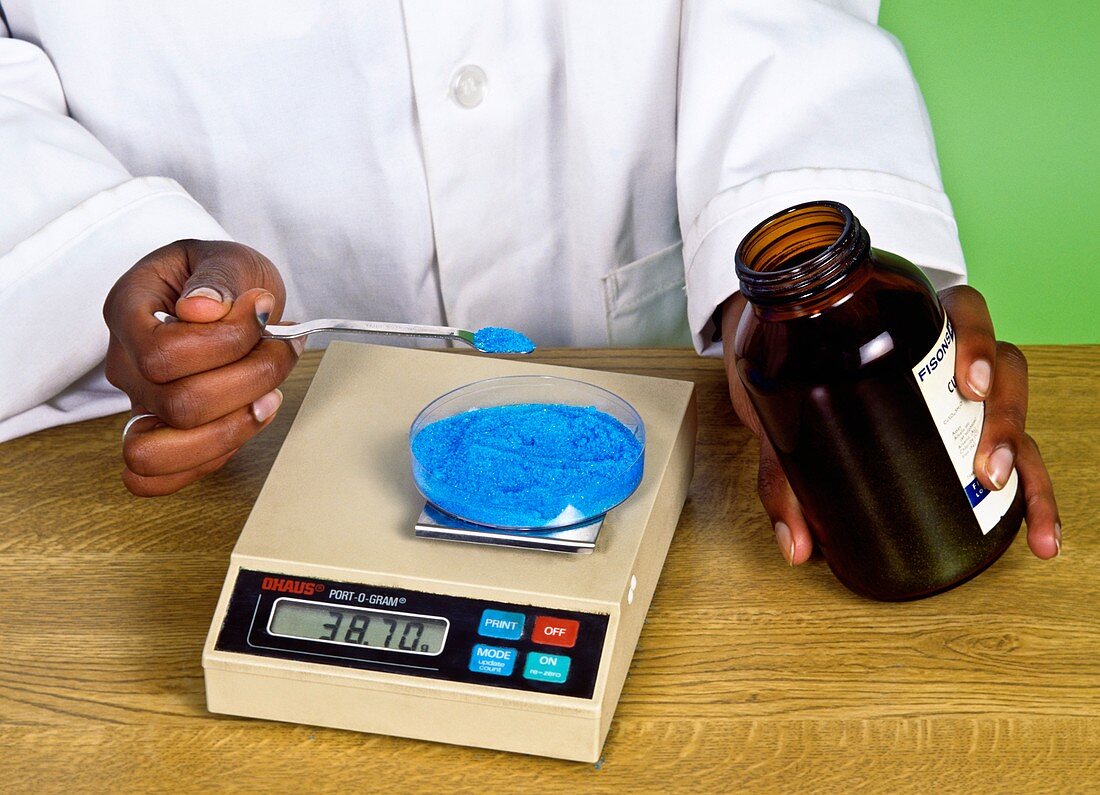 Weighing copper sulphate