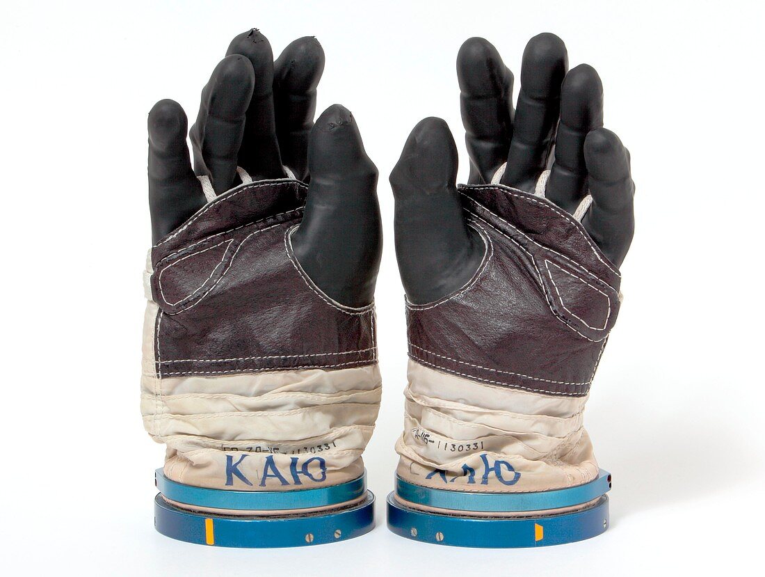 Cosmonaut spacesuit gloves
