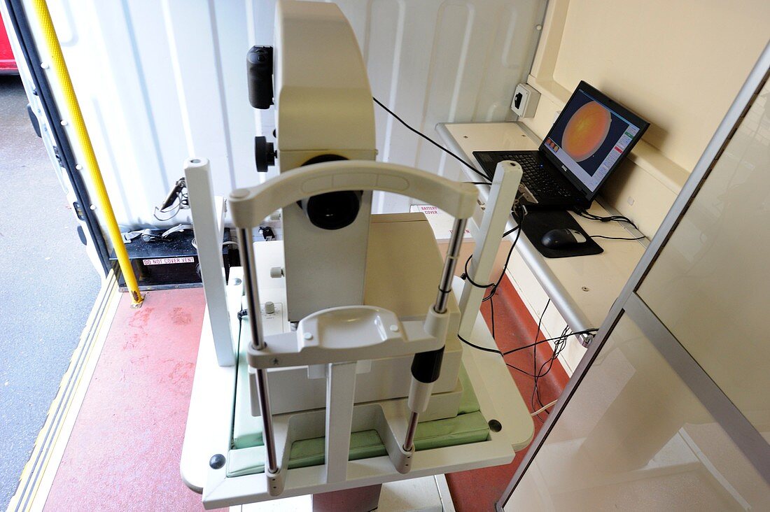 Mobile diabetic retinal screening unit