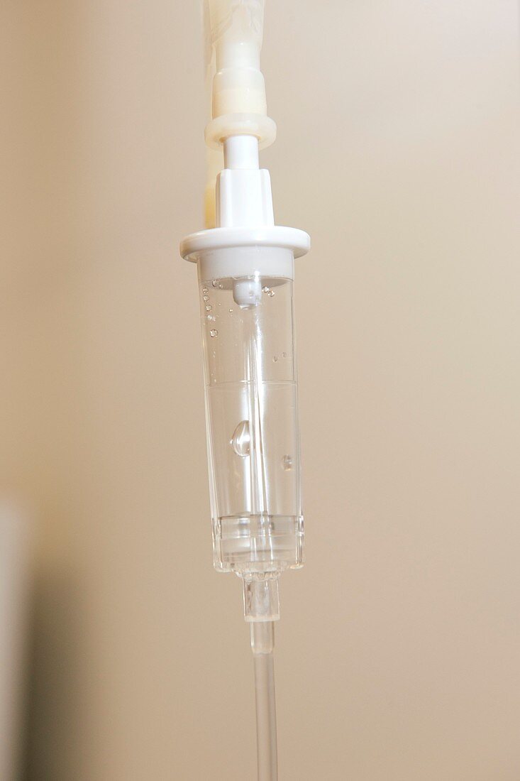 Intravenous (IV) drip chamber
