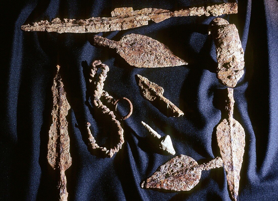 Gallic weapons and chains