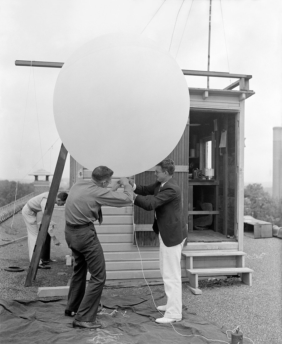 Weather balloon release,1937