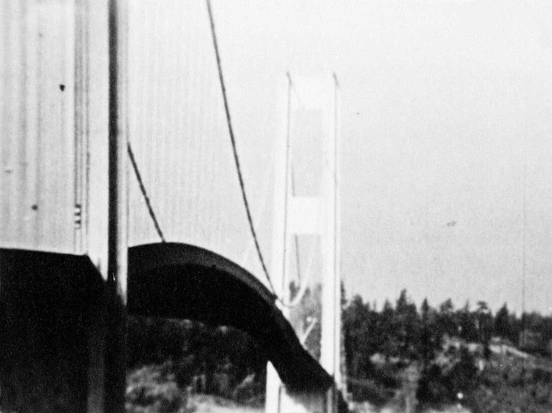 Tacoma Narrows Bridge collapse,1940