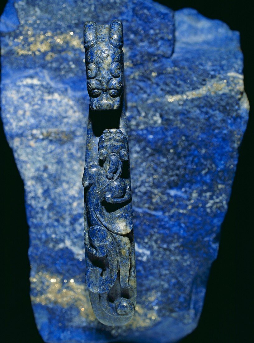 Belt-hook carved in lapis lazuli