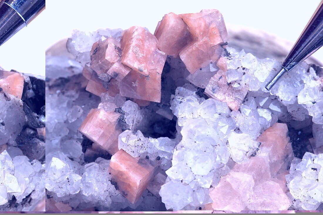 Chabazite crystals in quartz
