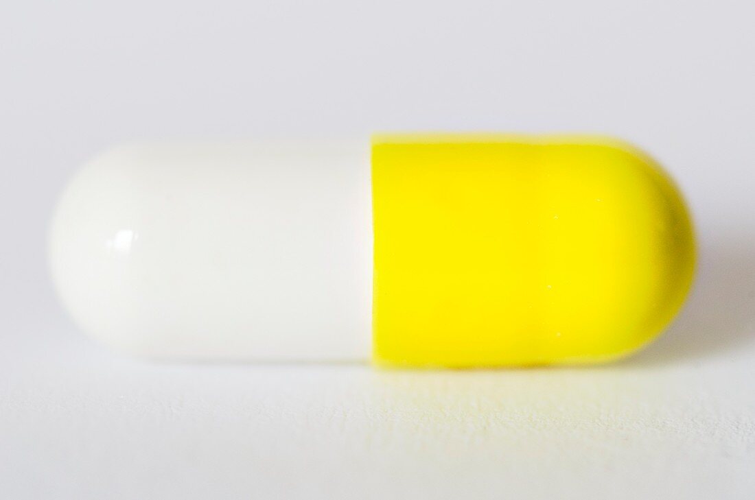 Nitrofurantoin antibiotic capsule