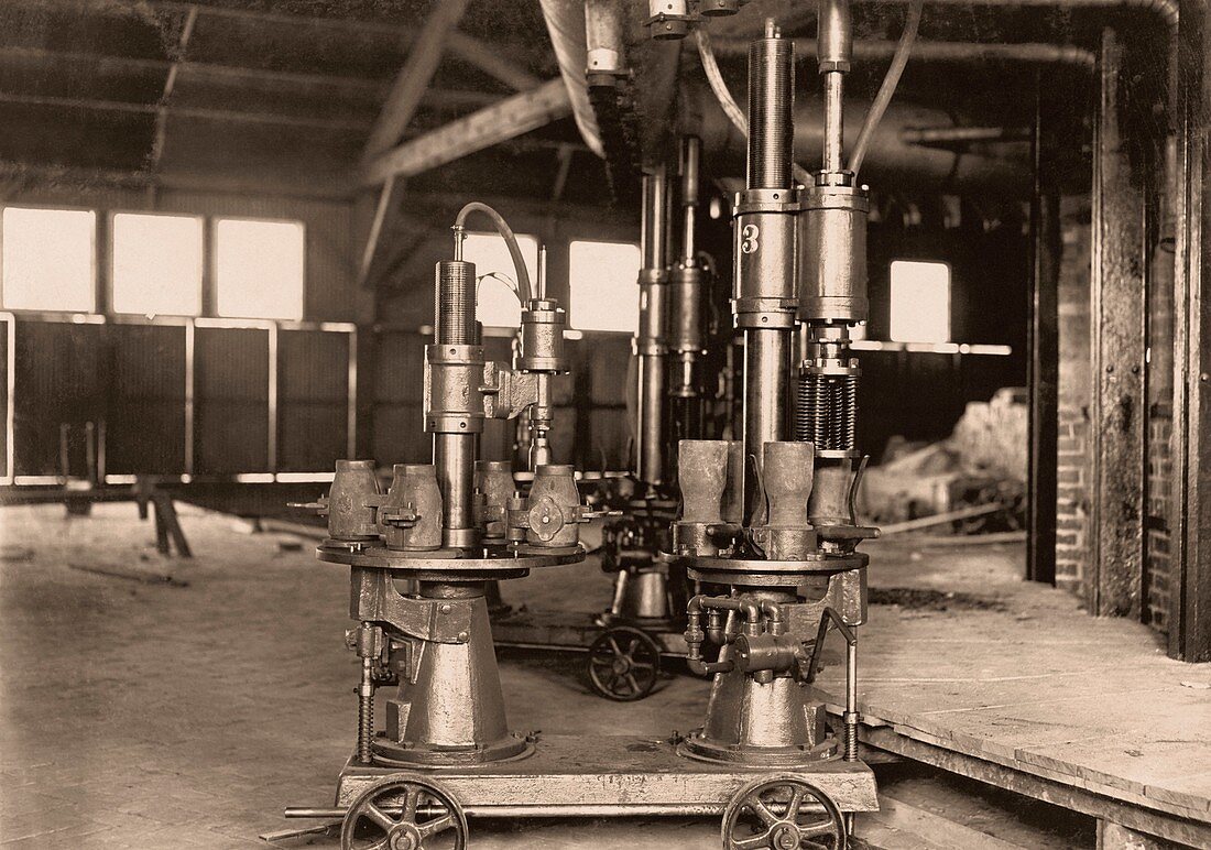 Glass-blowing machine,1908