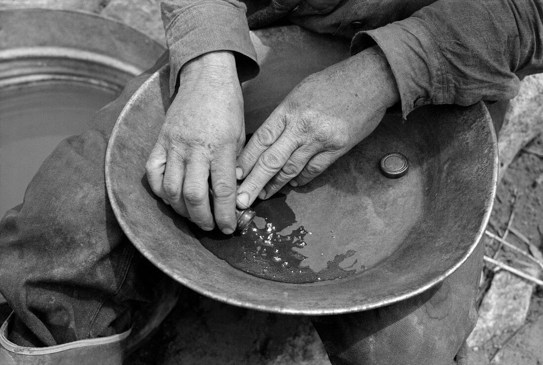 Mercury gold panning extraction,1940