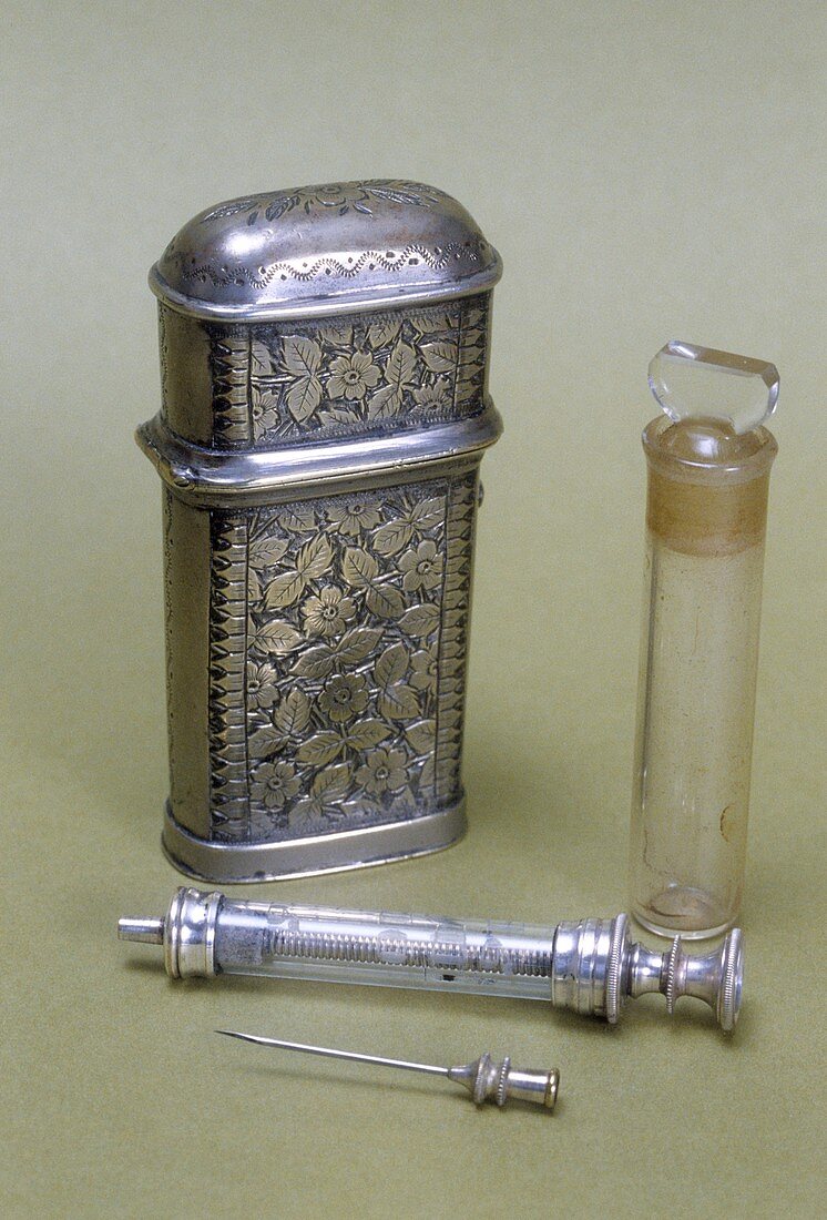 Etui with syringe,19th century