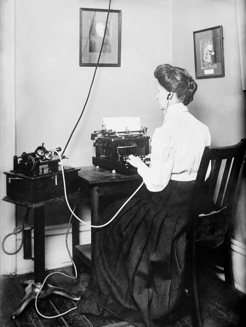 Blind stenographer using dictaphone,1911