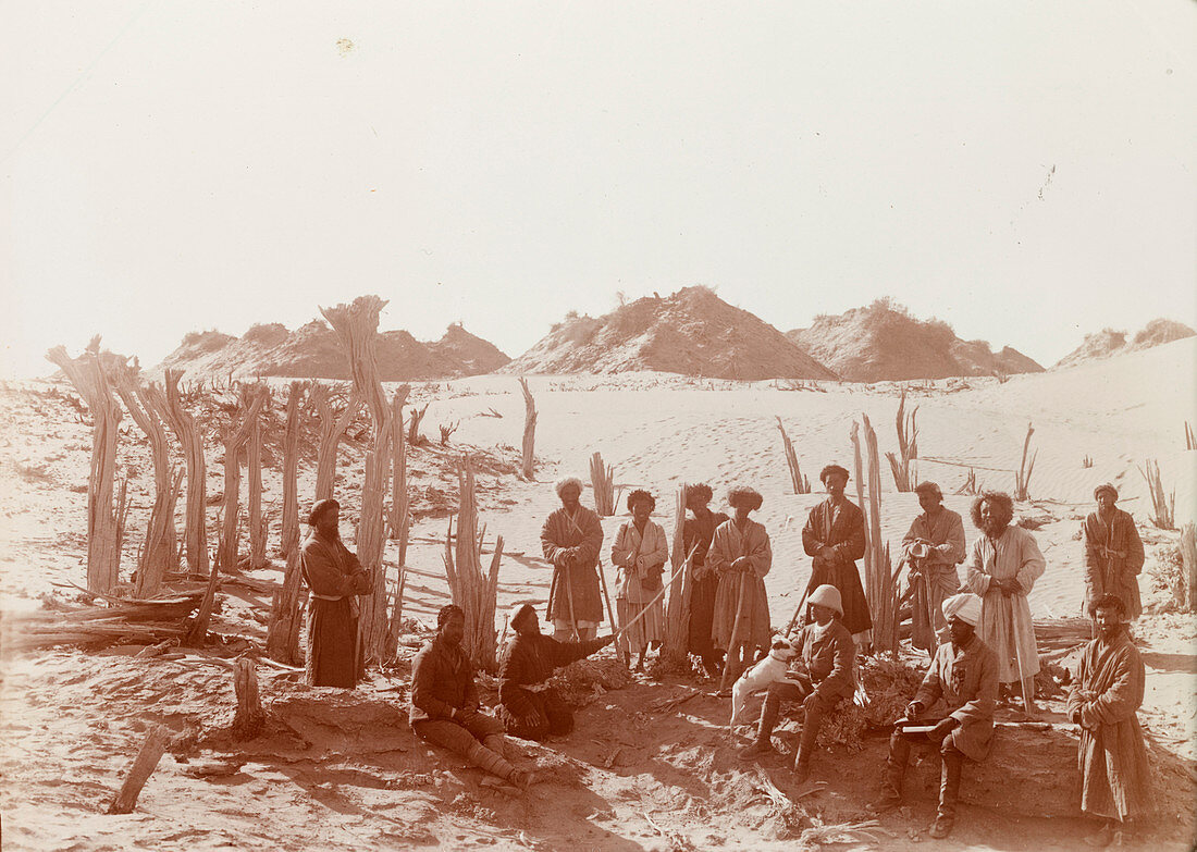 Group portrait at the Niya site