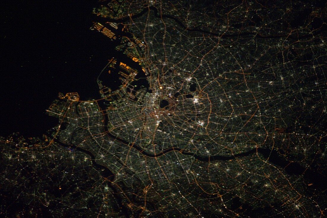 Tokyo at night,ISS image