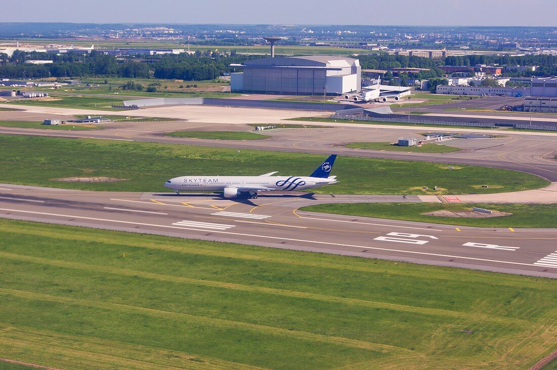 Boeing 777 at Paris Charles de Gaulle