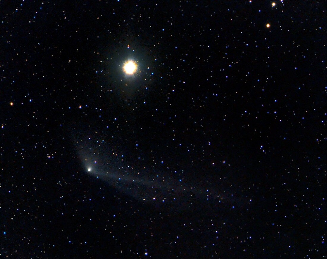Comet C2011 L4 with the star Kochab