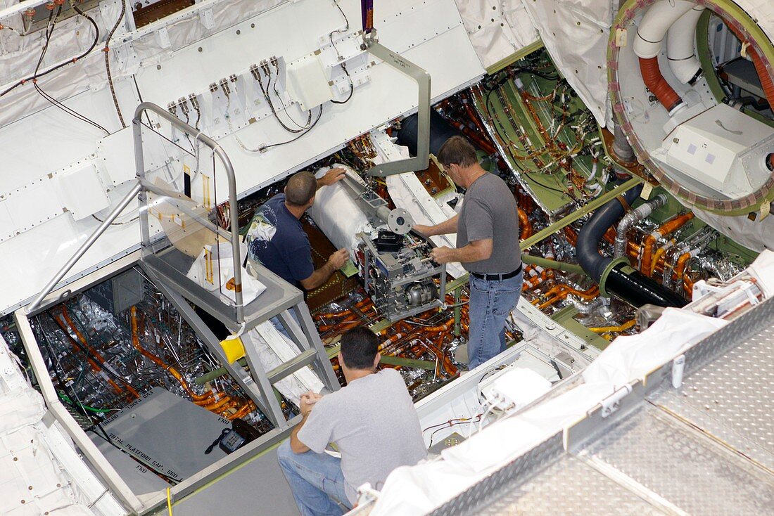 Fuel cell removal from Space Shuttle