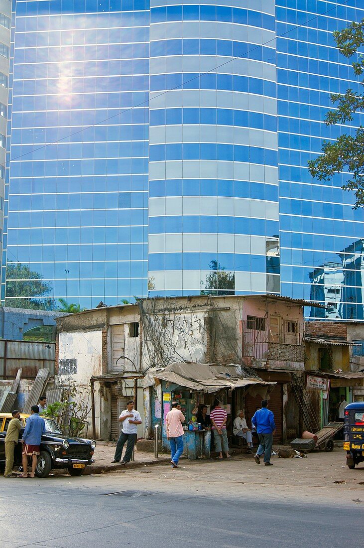 Contrasting buildings in Mumbai