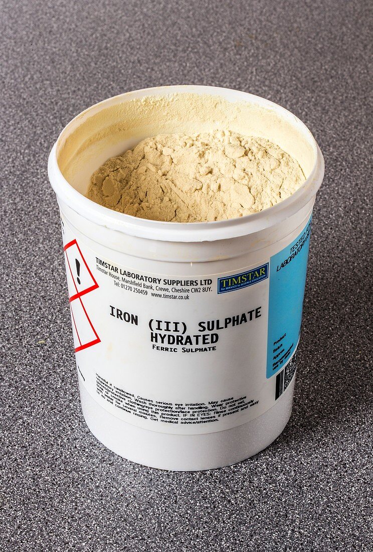 Iron (lll) sulphate powder