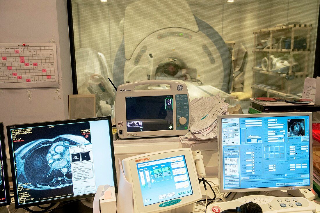 Cardiac MRI scanning