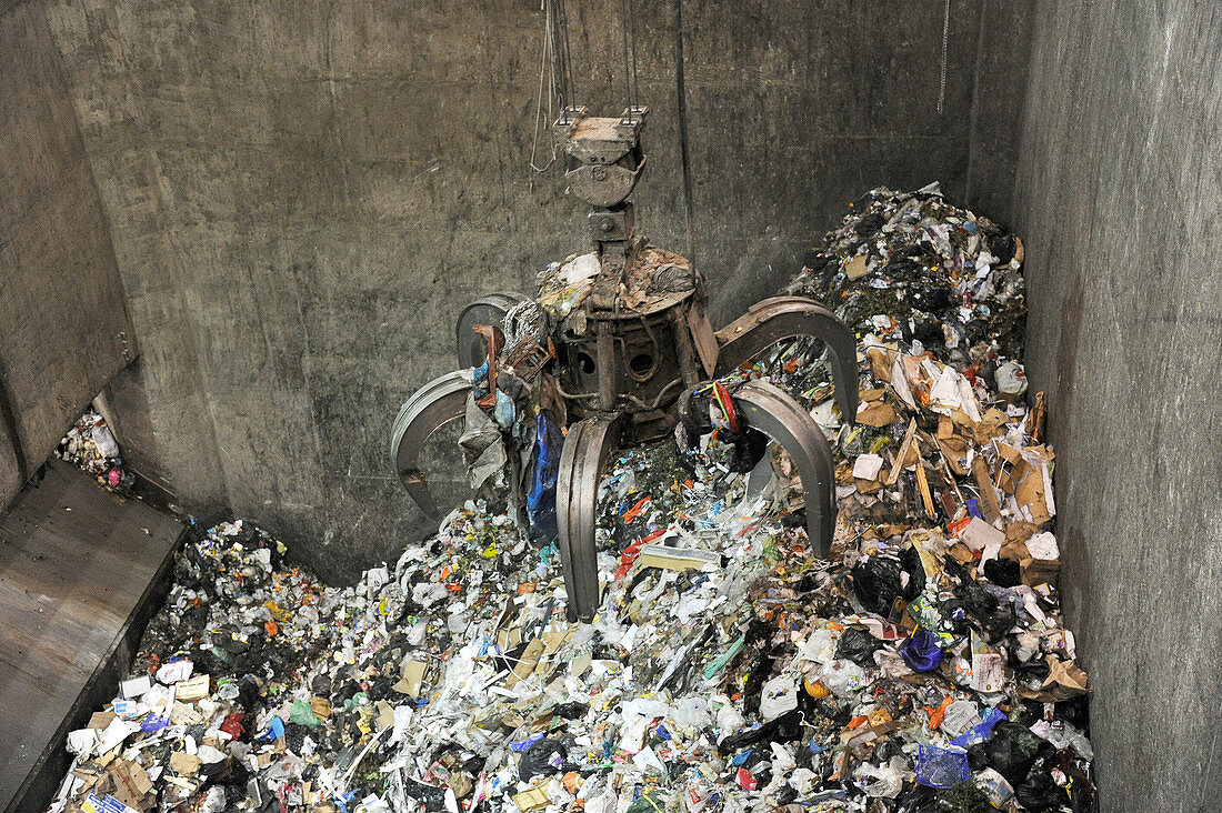 Rubbish at refuse facility