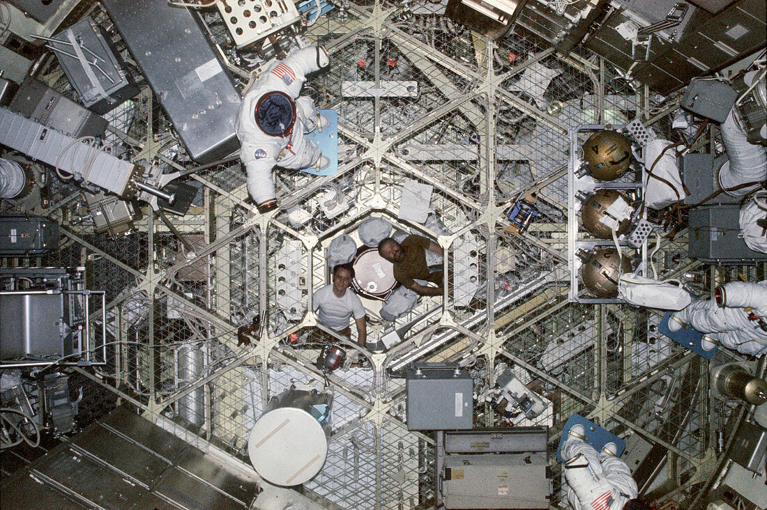 Skylab 4 crew,astronaut photograph