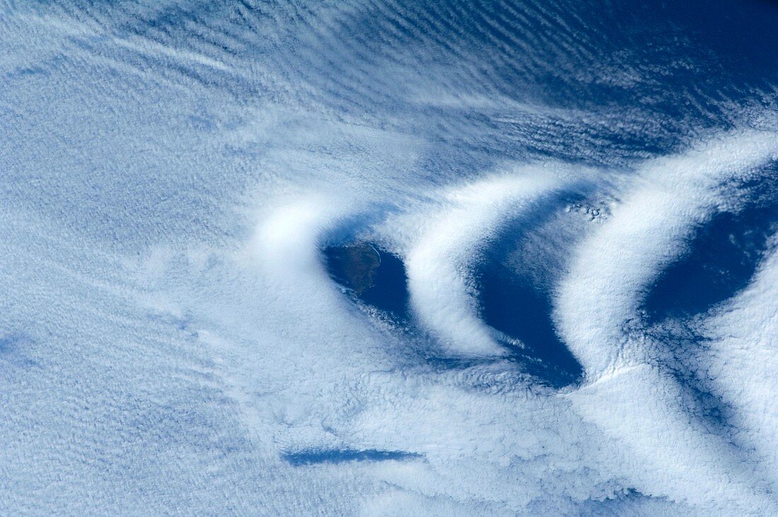 Wave clouds,astronaut photograph