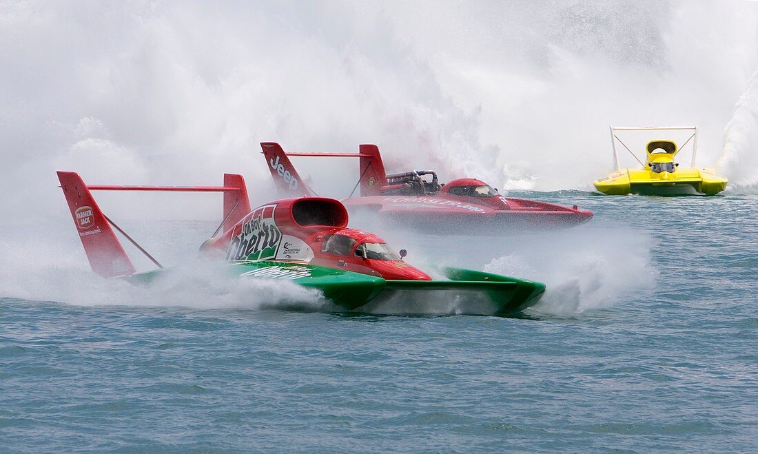 Hydroplane racing