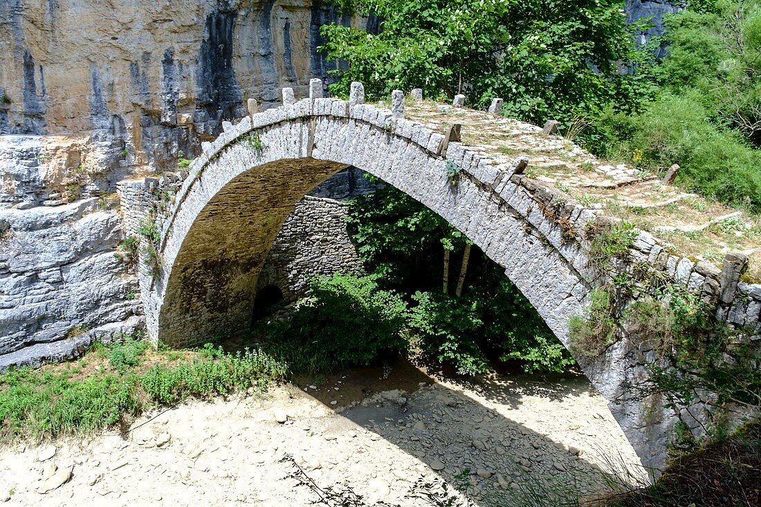 stone bridge Zagori Greece
