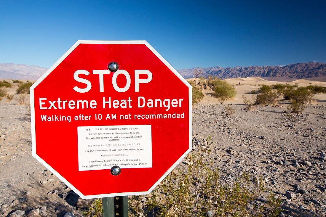 An extreme heat danger sign