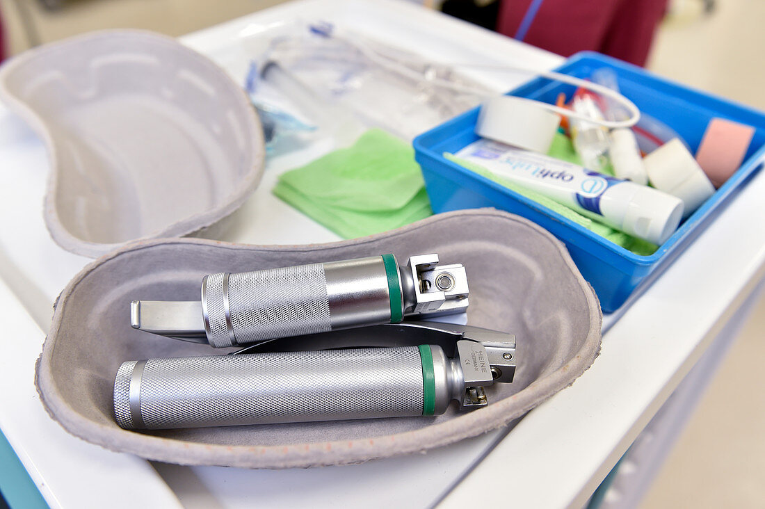 Surgical laryngoscopes for intubation