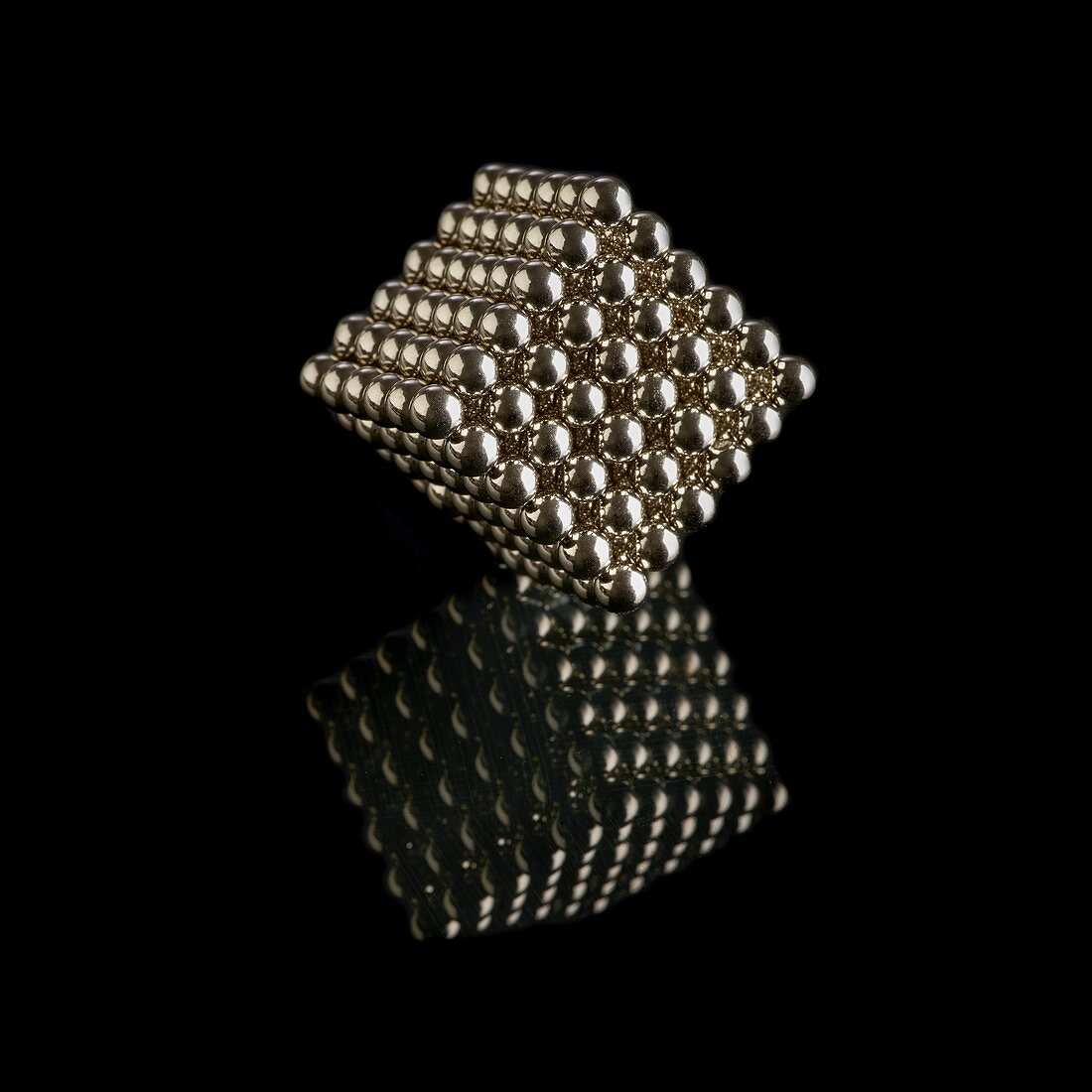 Cube of neodymium magnets