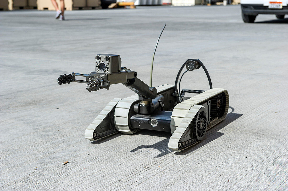 Unmanned mine clearance vehicle