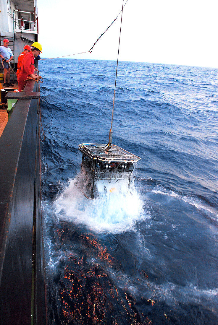 Recovering robotic underwater vehicle