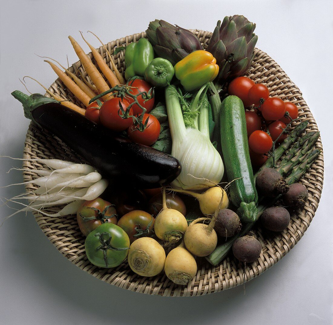 Grosser Gemüsekorb-Fenchel,Rüben,rote Bete,Aubergine,Tomaten