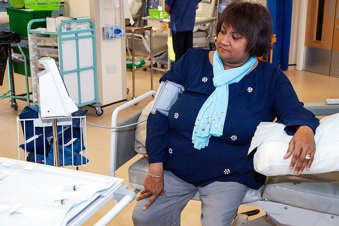 Shared care dialysis unit