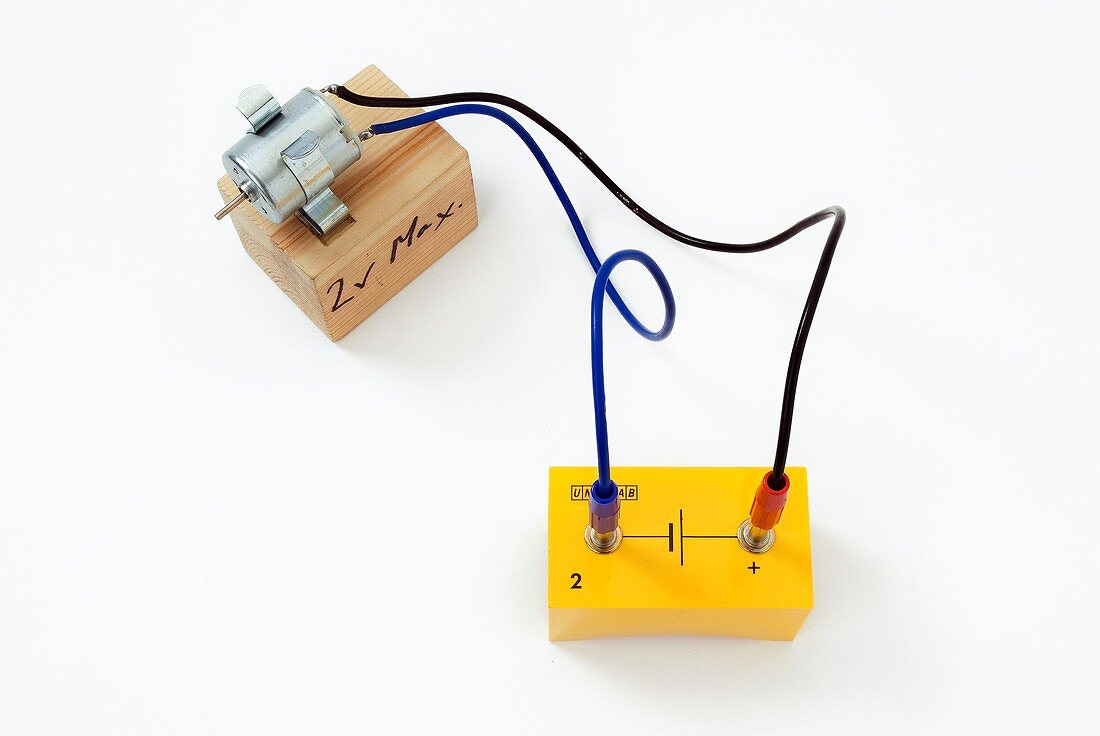 Simple circuit with motor
