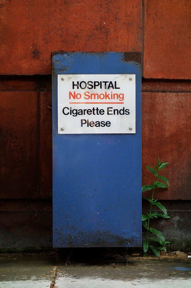 Hospital "no smoking" sign