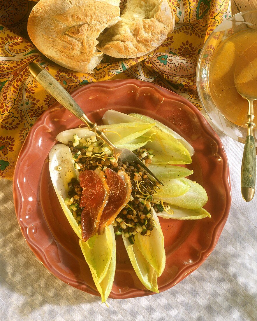 Chicorée-Linsen-Salat mit geräucherter Entenbrust