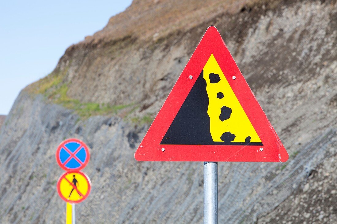 Rock fall warning sign