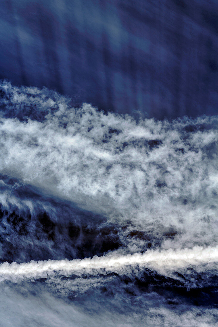 Cirrus clouds and contrails