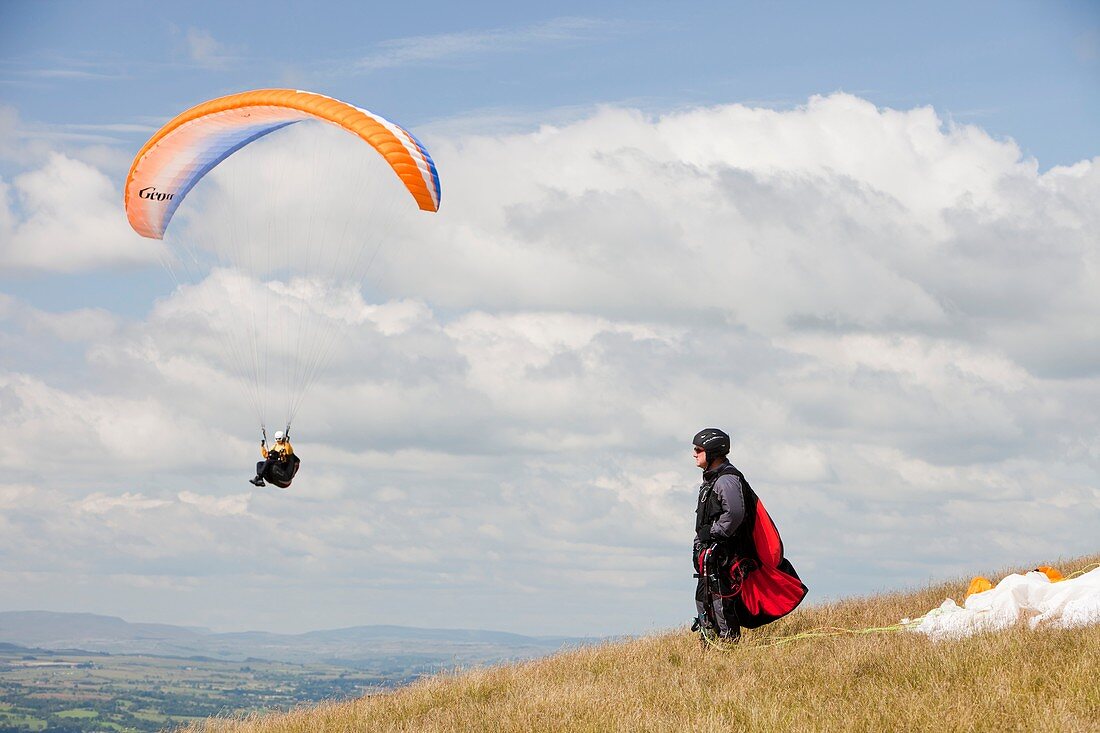 Paraponters flying from Pendle Hill,UK