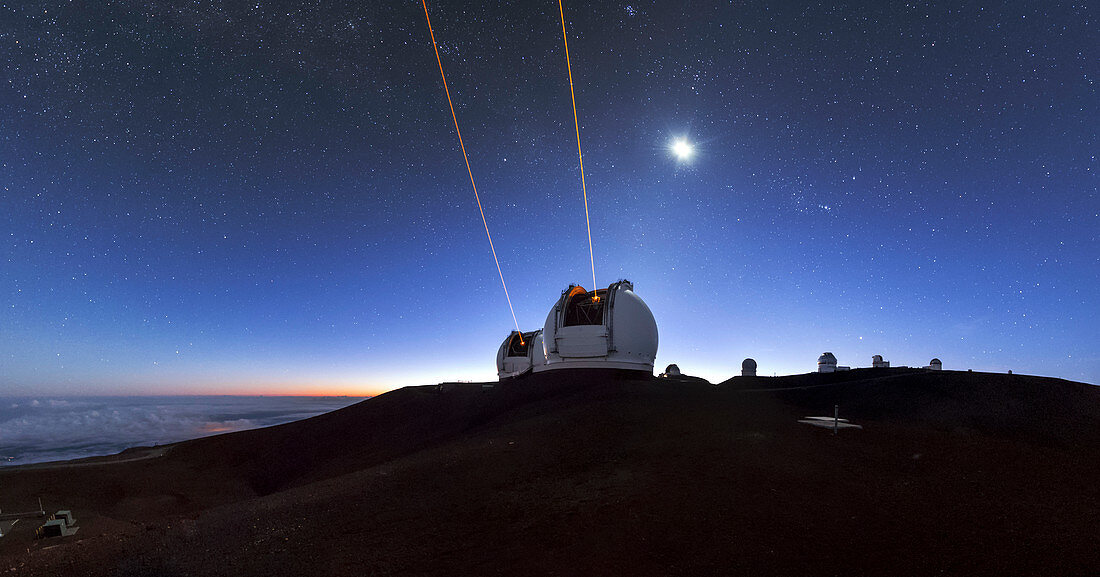 Guide lasers over Mauna Kea observatories