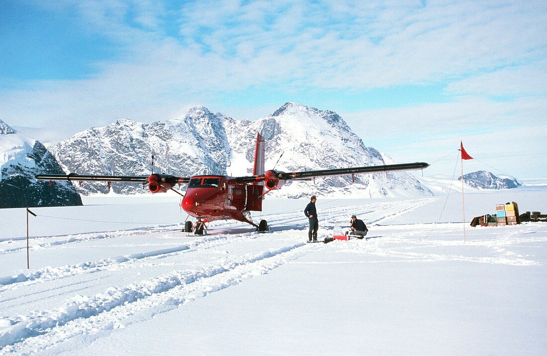 Antarctic expedition deploys from an aircraft