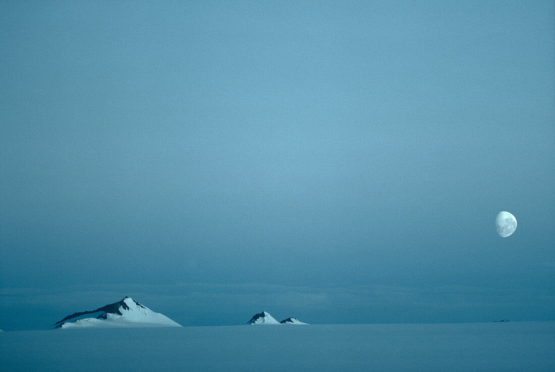 Antarctic moonrise